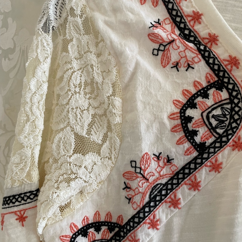 Long sleeve top gathered waist. - Picture 3 of 5